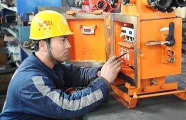 安全警鐘長鳴 電路檢修存風險，專業電工亦須防“觸電”
