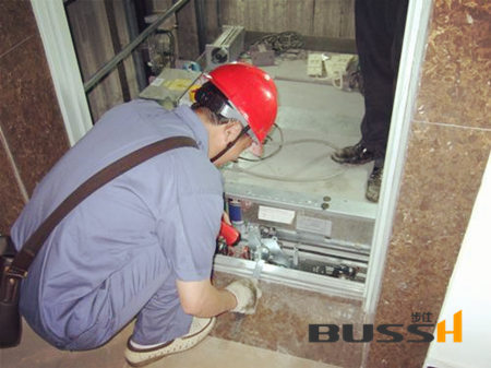 家用電梯維護人員資質要求解析